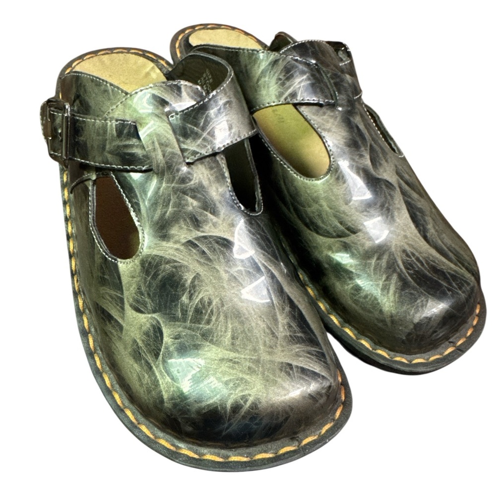 Savvy Women’s Size 6M Happy Smoke Pattern Non-Slip Comfort Clog Mules